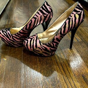 Gently used, Shi by Journey, size 10US women. Perfect for a sexy night out!